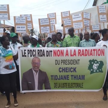 ph.manifestation militants pdci aboisso Radiation de Tidjane Thiam de la liste électorale – Les militants du Pdci-Rda descendent dans les rues à Aboisso