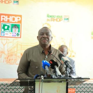 ph. kobenan kouassi adjoumani rhdp conférence Kobenan Adjoumani (RHDP) : « Alassane Ouattara n’a pas demandé qu’on retire Gbagbo et Thiam de la liste électorale »