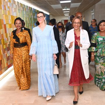 ph. première dame de guinée à bingerville Visite officielle en Côte d’Ivoire – Mme Lauriane Doumbouya, Première Dame de Guinée, séduite par l’Hôpital Mère-Enfant Dominique Ouattara de Bingerville