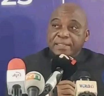 ph.don mello en conférence presse bon Ahoua Don Mello (PPA-CI) : « Il faut éviter la politique de la chaise vide, je déclare ma candidature à l’élection présidentielle »