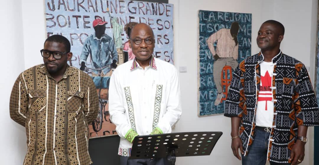 Exposition « Là-bas… » à La Rotonde des arts – Deux artistes et leur double traversée artistique entre mémoire et identité