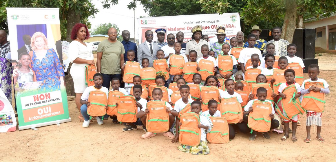 Lutte contre le travail des enfants  –  Le CNS sensibilise les producteurs de cacao de Céchi