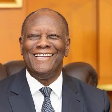 ph. alassane ouattara heureux Présidentielles de 2025 / Résultats provisoires – La CEI déclare Alassane Ouattara, vainqueur avec 89,77 % des voix ; Billon devance Simone Gbagbo