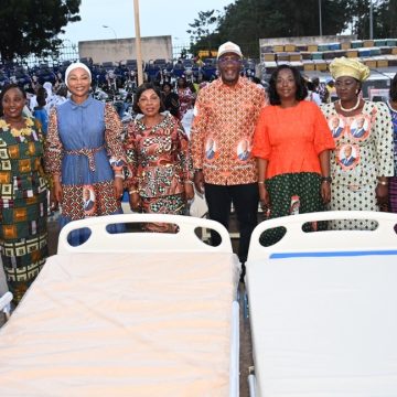 ph. yakro dons 1 Yamoussoukro – La Première Dame, Dominique Ouattara, offre des dons d’une valeur de plus de 500 millions FCFA aux femmes