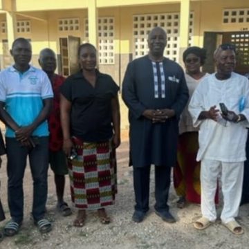 Daloa – L’Ambassadeur Aly Touré visite la sous-préfecture de Séria et vole au secours des élèves