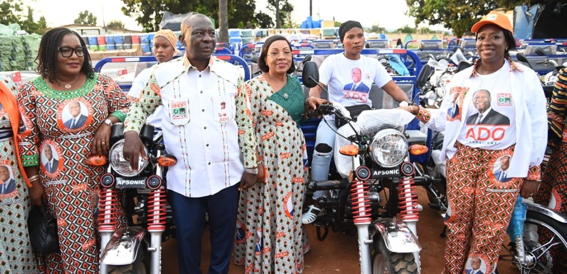 Bondoukou – La Première Dame, Dominique Ouattara, comble les femmes du Zanzan