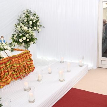 ph. dominique ouattara condoléneces 1 Décès de Madame Gaoussou Ouattara – La Première Dame, Dominique Ouattara, pleure avec la famille Ouattara