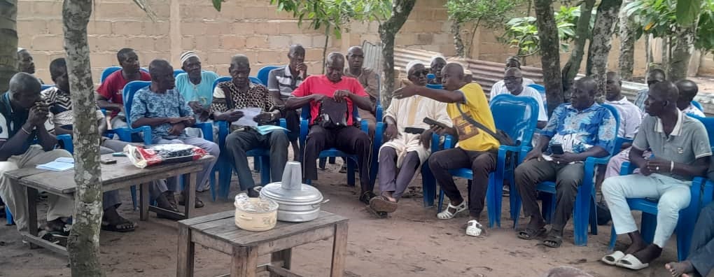 ph.Ayenoua crise Ayenouan (Adaou) – Des populations dénoncent la gouvernance du chef de village et réclament sa destitution