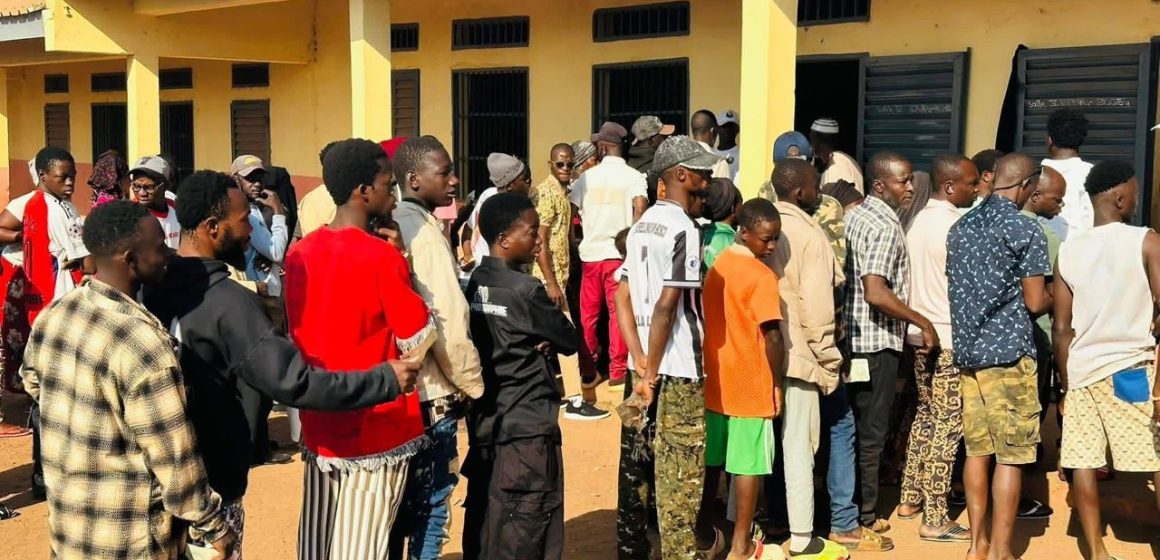 Guinée / Election présidentielle 2025  –  Une journée de scrutin marquée par le calme, l’ordre et une forte mobilisation citoyenne