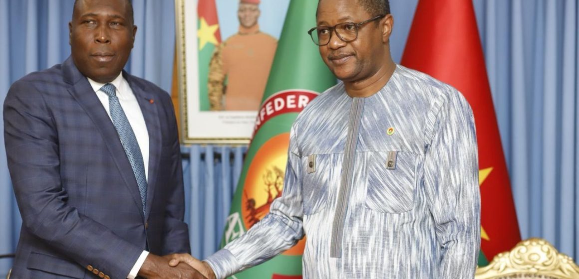 Relations Côte d’Ivoire – Burkina Faso  – Alassane Ouattara envoie une mission diplomatique à Ouagadougou