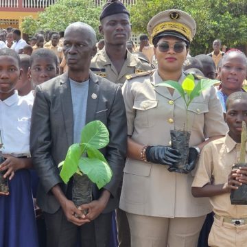 Etuéboué – Une opération de planting d’arbres organisée au Collège moderne