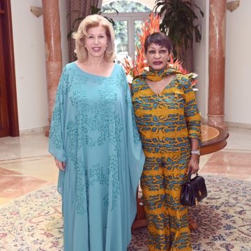 ph. Dominique Ouattara et Henriette Konan Bédié 2 Visite de courtoisie – Mme Henriette Konan Bédié et sa fille, Lucette, chez Mme Dominique Ouattara