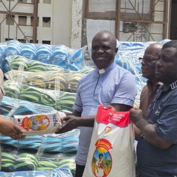 Etuéboué / Jeûne musulman et Carême chrétien – La sous-préfète soulage les religieux