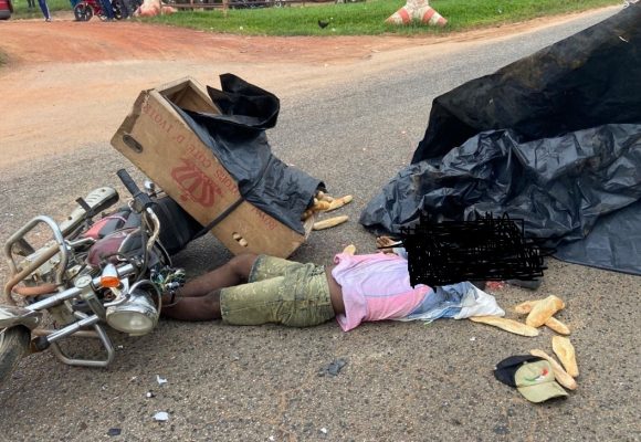 Drame à N’zikro (Aboisso) – Un livreur de pain à moto écrasé par un gros camion