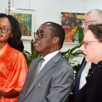 Arts plastiques / Exposition « Résilience » de Regina Vetlin  – 35 toiles pour célébrer l&rsquo;humanité à Houkami Guyzagn