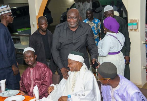 Aboisso  –  Rupture collective de jeûne : Le DGA des Impôts, Dr Aboubacari Cissé, reçoit musulmans et chrétiens