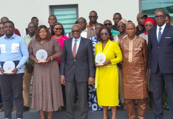 Côte d’Ivoire / Challenge social de la Fondation LONACI  –  La journaliste Fatou Sylla de Frat-Mat remporte le premier prix
