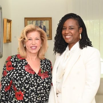 Rencontre avec la Première Dame Dominique Ouattara  –  L’artiste camerounaise Charlotte Dipanda donne les raisons