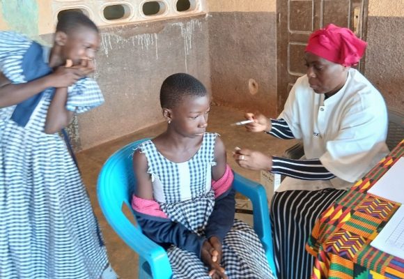 Tiapoum et Aboisso  –  Dépistage des cancers du sein et du col de l’utérus ;  400 femmes dépistées et 380 jeunes filles vaccinées