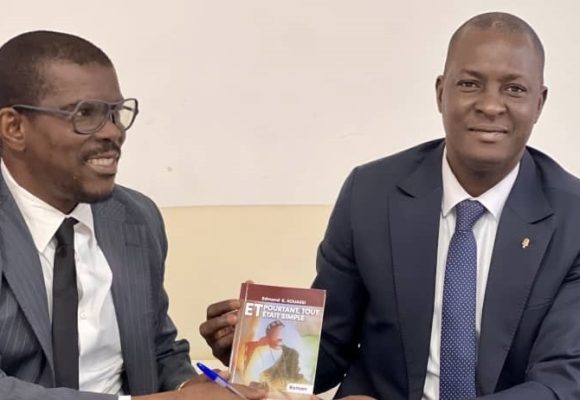 ph. Livre Edmond Kouassi 2 Dédicace de son 3ème livre – L’écrivain Edmond Kouassi prône la paix, un message inspirant, au Centre de Recherches Océanologiques