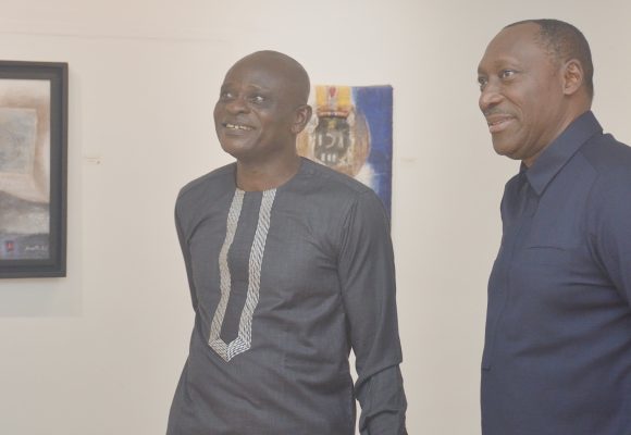 Arts plastiques / Vernissage de l&rsquo;exposition « Bénédiction ancestrale » à la galerie Houkami Guyzagn  –   Le peintre RNSTO replonge les visiteurs sur la quintessence des réalités sociétales primaires africaines