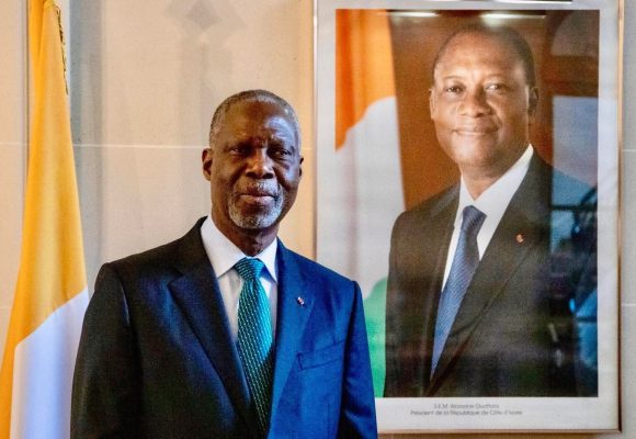 Côte d’Ivoire -France  – L’Ambassadeur Maurice Bandama répond à Jean-Luc Mélenchon et menace de saisir la Justice française