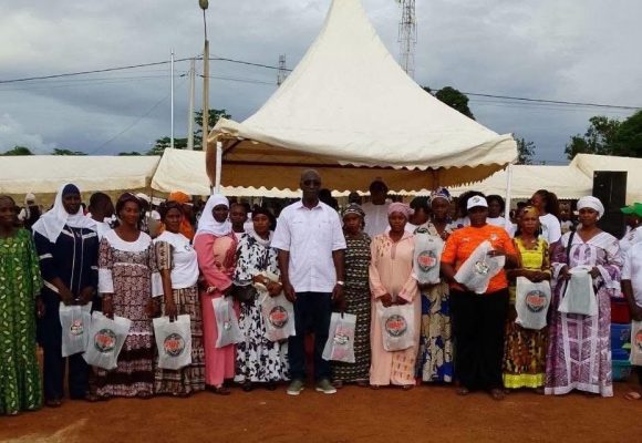Yamoussoukro  –  La Dream Team honore les mères de 11 quartiers et villages