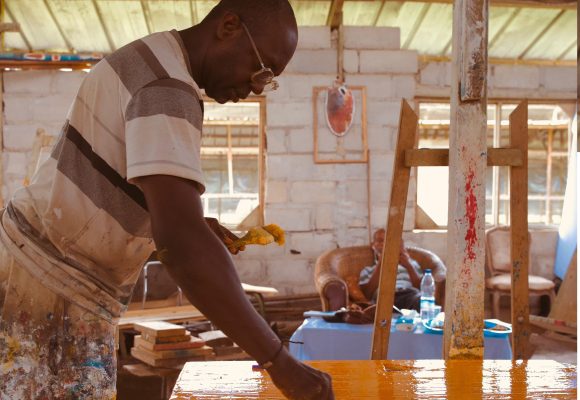Plongée dans l’atelier – Suivre la naissance d’une toile avec Martial Moulo