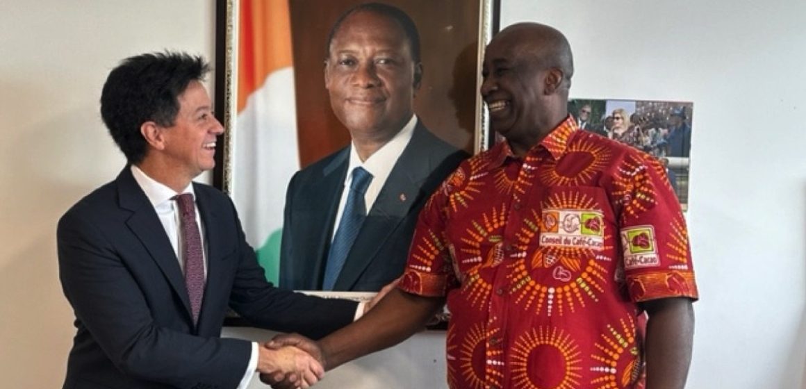 ph. Aly touré et Representant Brésil Coopération – L’Ambassadeur Aly Touré échange avec le représentant du Brésil auprès des organisations internationales à Londres