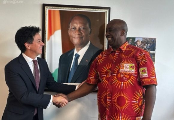 ph. Aly touré et Representant Brésil Coopération – L’Ambassadeur Aly Touré échange avec le représentant du Brésil auprès des organisations internationales à Londres