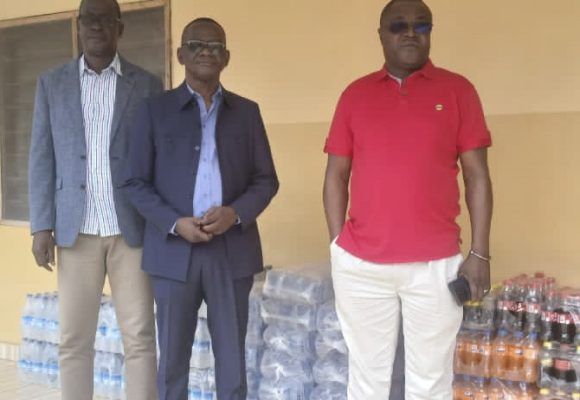 ph. IEP Boukani dons Côte d’Ivoire / Région du Bounkani – Des élus soutiennent des formateurs et des auditeurs de l’enseignement primaire