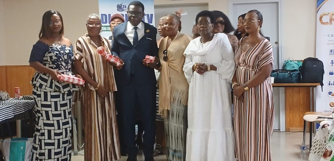 ph. dons papier levry Développement de Kouibly – Le député Thierry Tahou encourage la diaspora Wê de Paris à investir au pays