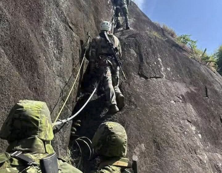 ph. Excercice militaire Côte d'Ivoie France Partenariat de Défense – Exercice conjoint entre les FACI et les Chasseurs alpins français dans les montagnes à Man