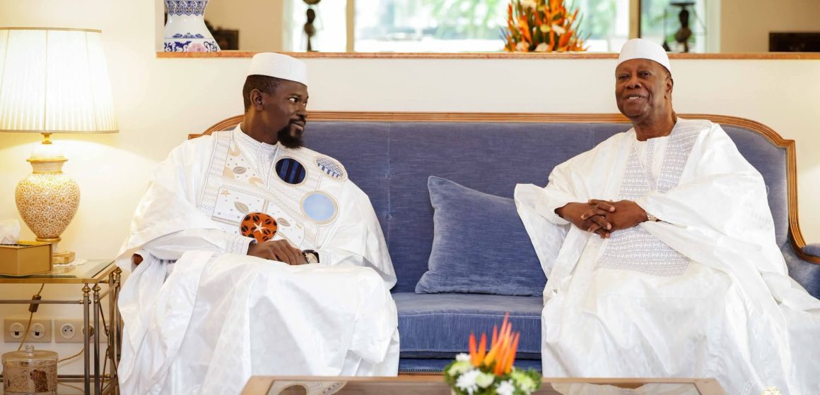 ph. Ouattara et Doumouya à Abidjan 1 Coopération Côte d’Ivoire – Guinée – Le « fils » écoute les sages conseils du « père » pour renforcer les relations historiques bilatérales