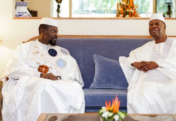 ph. Ouattara et Doumouya à Abidjan 1 Coopération Côte d’Ivoire – Guinée – Le « fils » écoute les sages conseils du « père » pour renforcer les relations historiques bilatérales