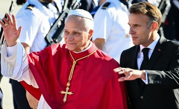 ph. Pape en visite officielle en France En visite officielle en France – Le Pape Léon XIV évoque ses origines françaises : La vérité qu’il faut savoir