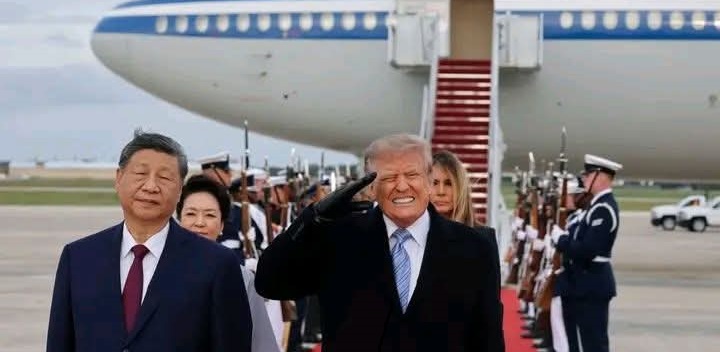 ph. Xi Jinping et Trump 1 En visite officielle aux USA – Fait notable : Xi Jinping accueilli au pied de l’avion par Donald Trump : Un tête-à-tête qui promet