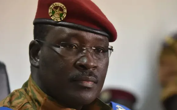 Burkina Faso  –  Depuis l’exil, l&rsquo;ex-président de la transition Yacouba Isaac Zida parle, Ouagadougou en colère