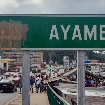Côte d’Ivoire / Région du Sud-Comoé  –   Ces panneaux qui induisent populations et automobilistes en erreur